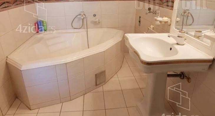 5-etažna kuća | 4zida