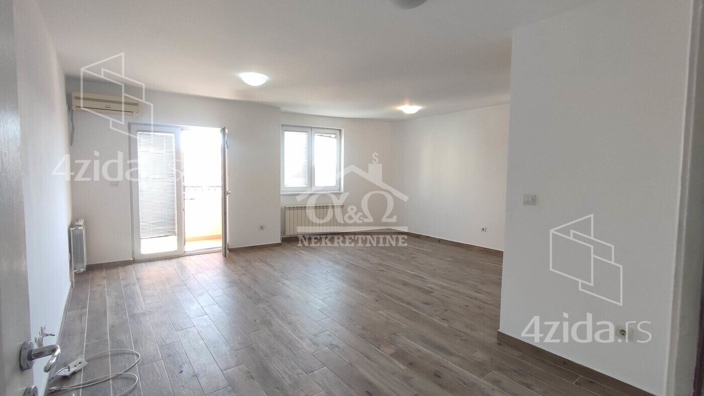 Продается трехкомнатная квартира, Центр, 144.000€, 71m² — фото