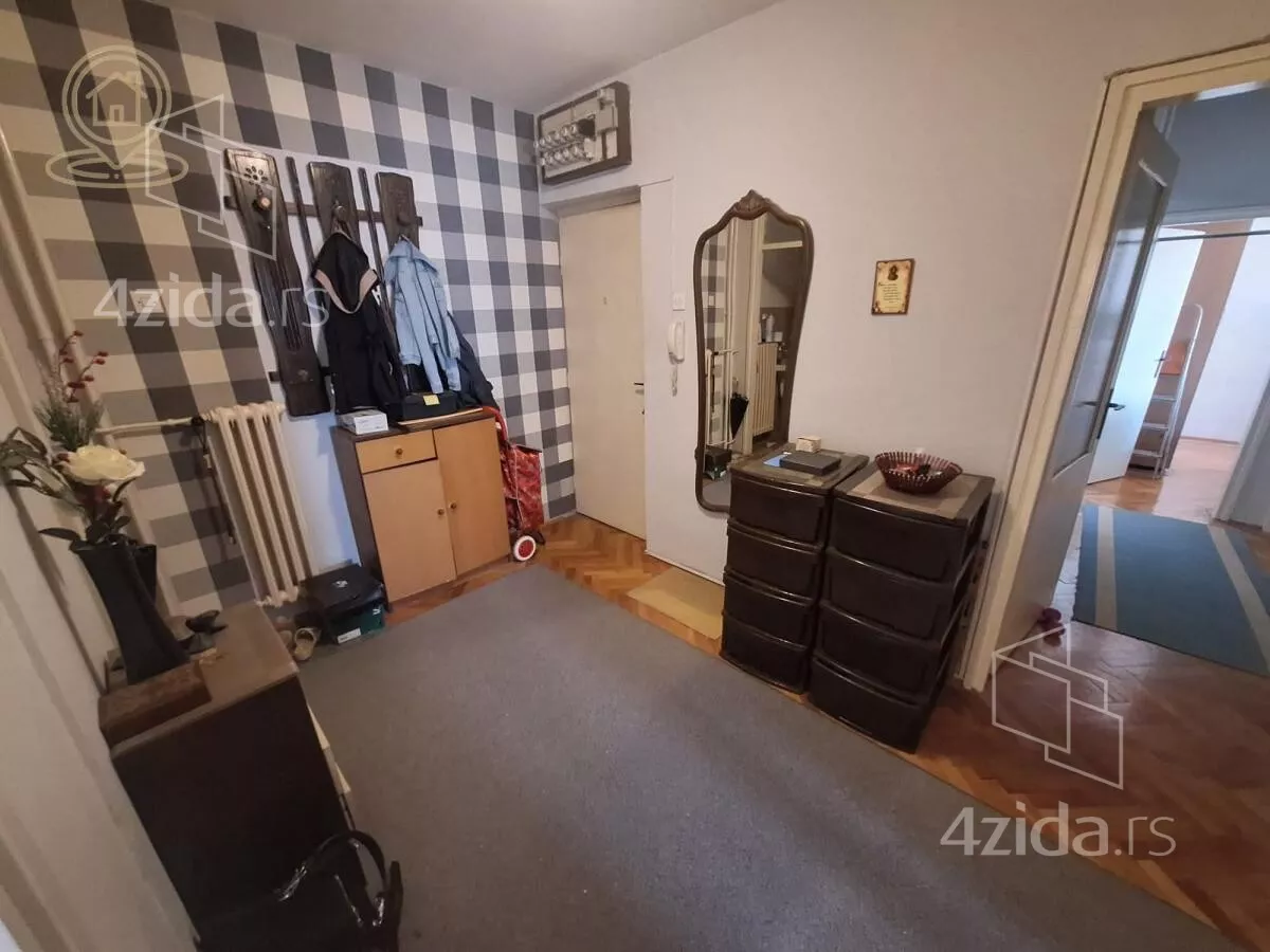 Troiposoban stan | 4zida