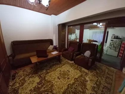 Praška 16A | 4zida.rs
