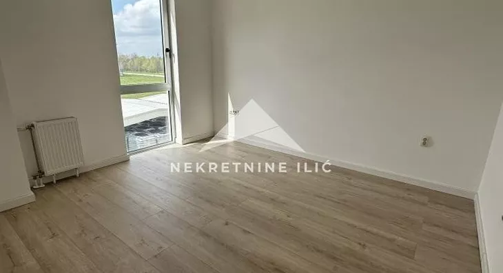 Poslovna zgrada | 4zida