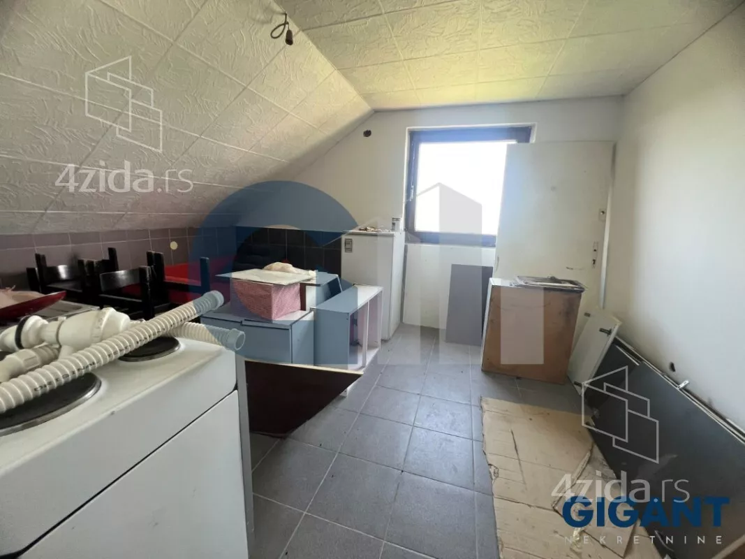 Šestosoban stan | 4zida