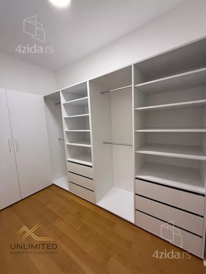 Sedmosoban stan | 4zida