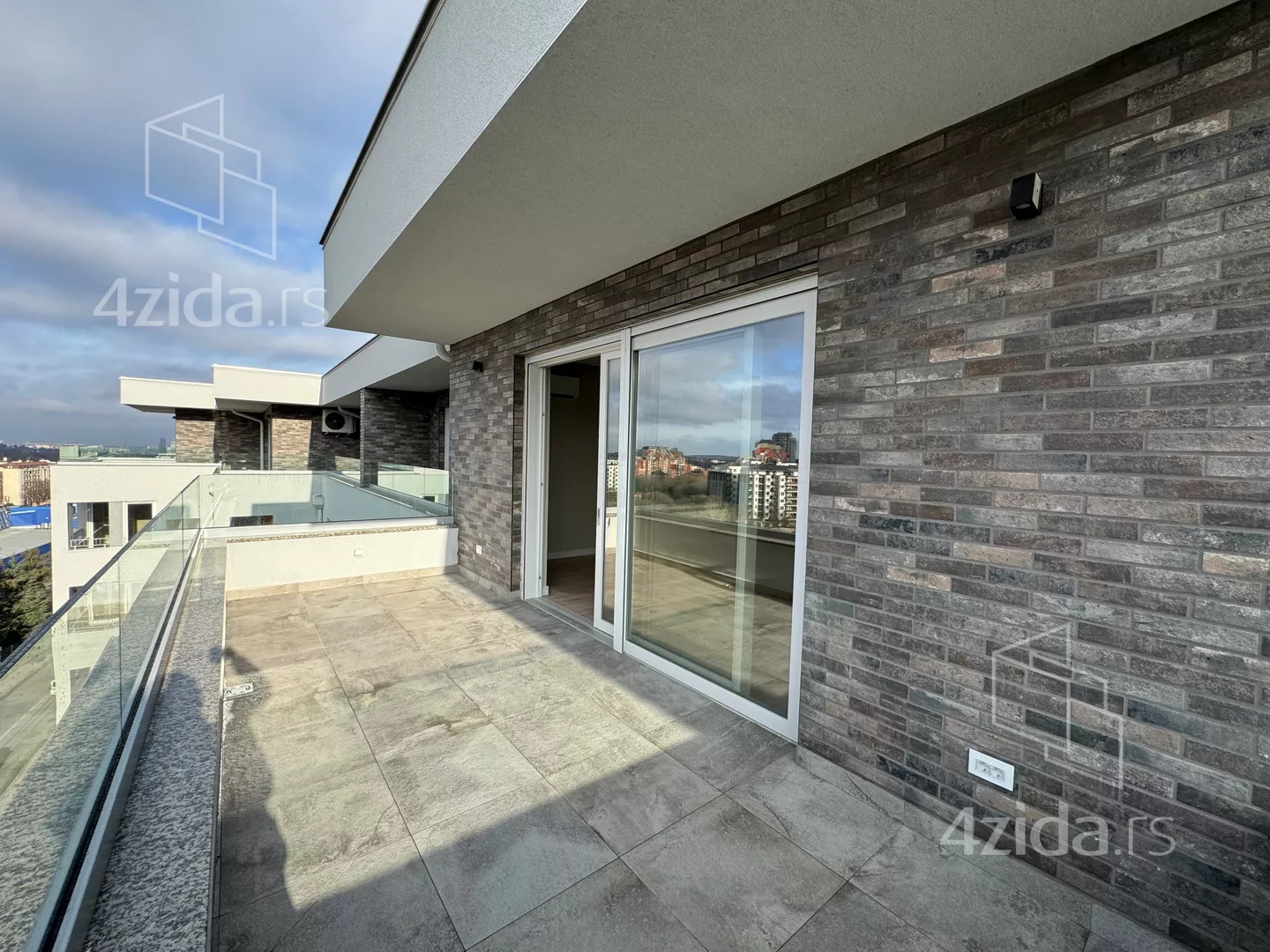 Petosoban stan | 4zida