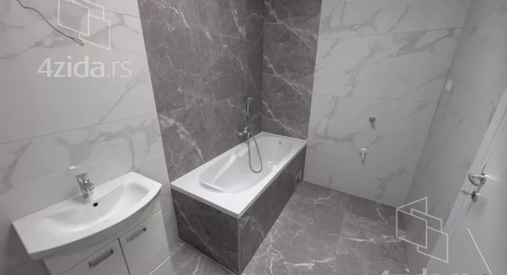 Šestosoban stan | 4zida