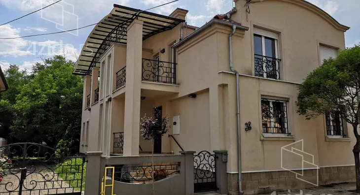 3-etažna kuća na prodaju, nnn, 300.000€, 400m² - stampaj