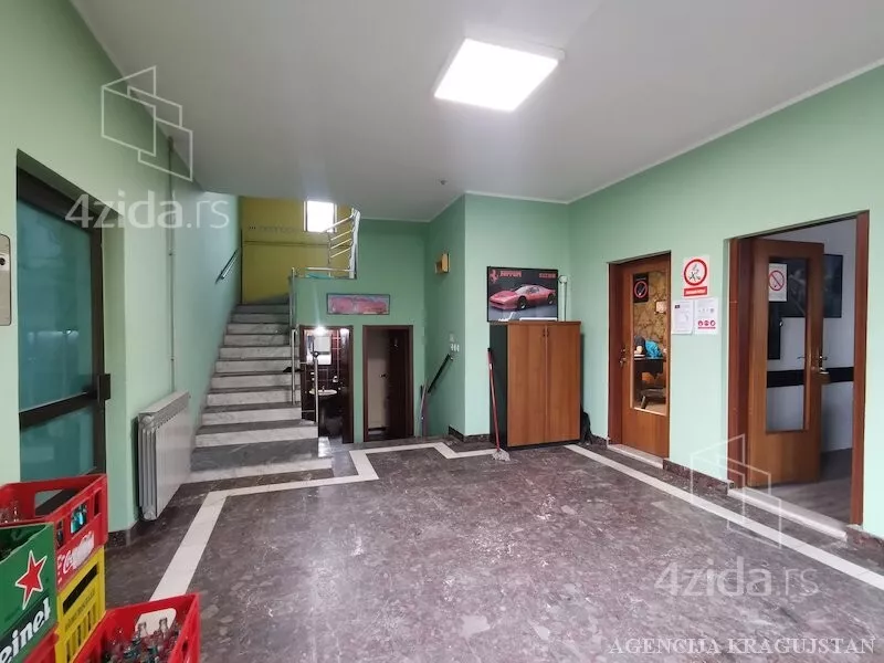 Poslovna zgrada | 4zida