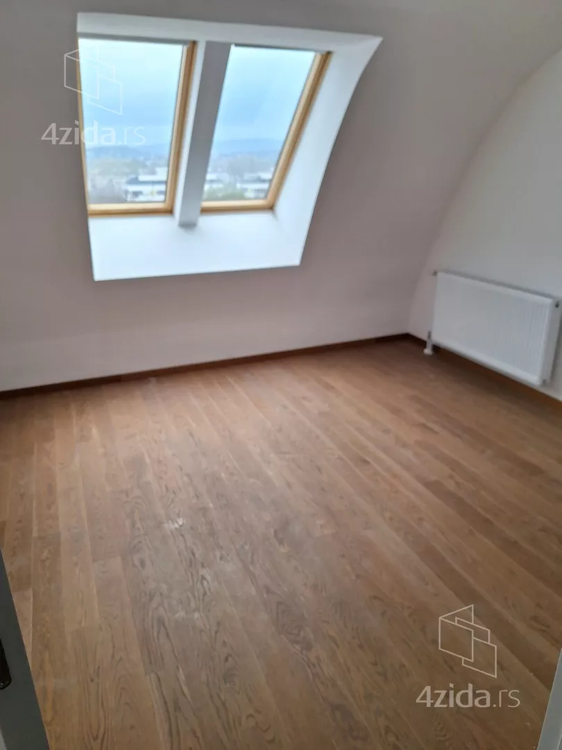 Šestosoban stan | 4zida