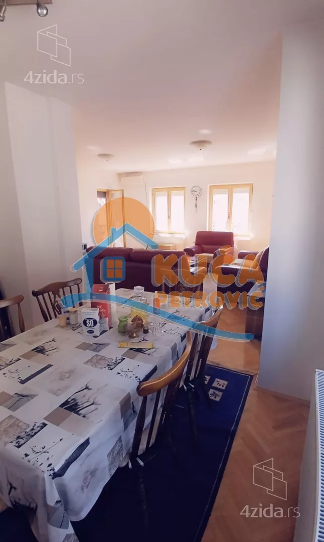 Troiposoban stan | 4zida