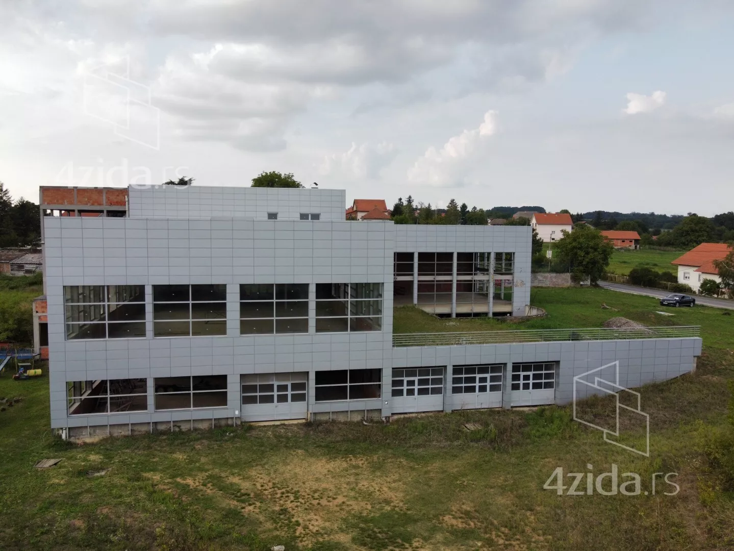 Poslovna zgrada | 4zida