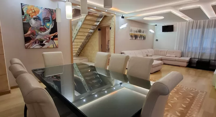 Šestosoban stan | 4zida