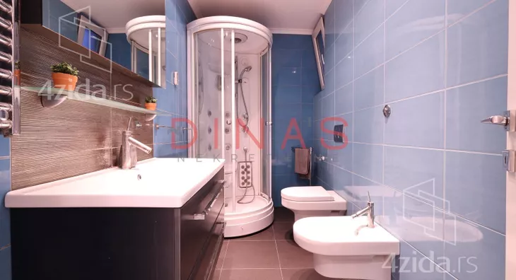 Šestosoban stan | 4zida