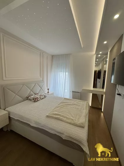 LAZE NANČIĆA | 4zida.rs