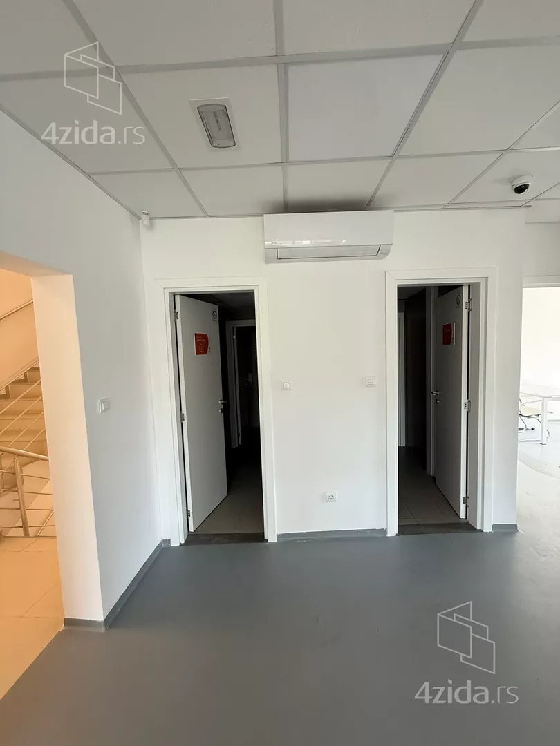 Poslovna zgrada | 4zida