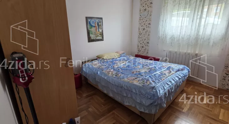 Sedmosoban stan | 4zida