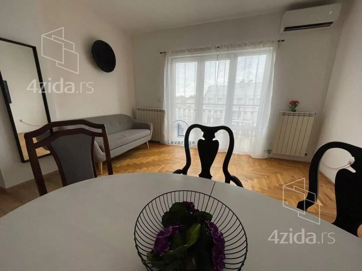 Šestosoban stan | 4zida