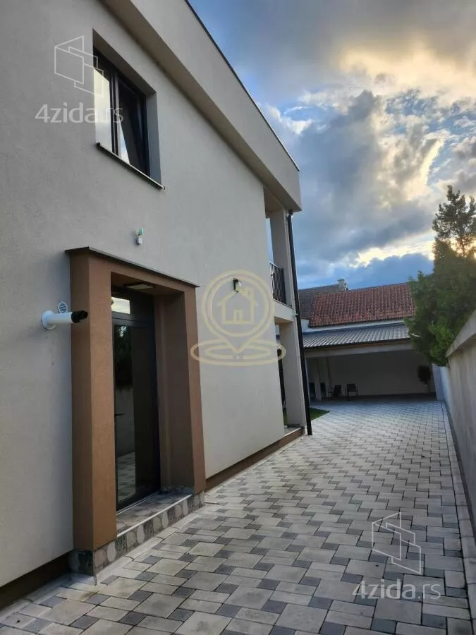 Poslovna zgrada | 4zida