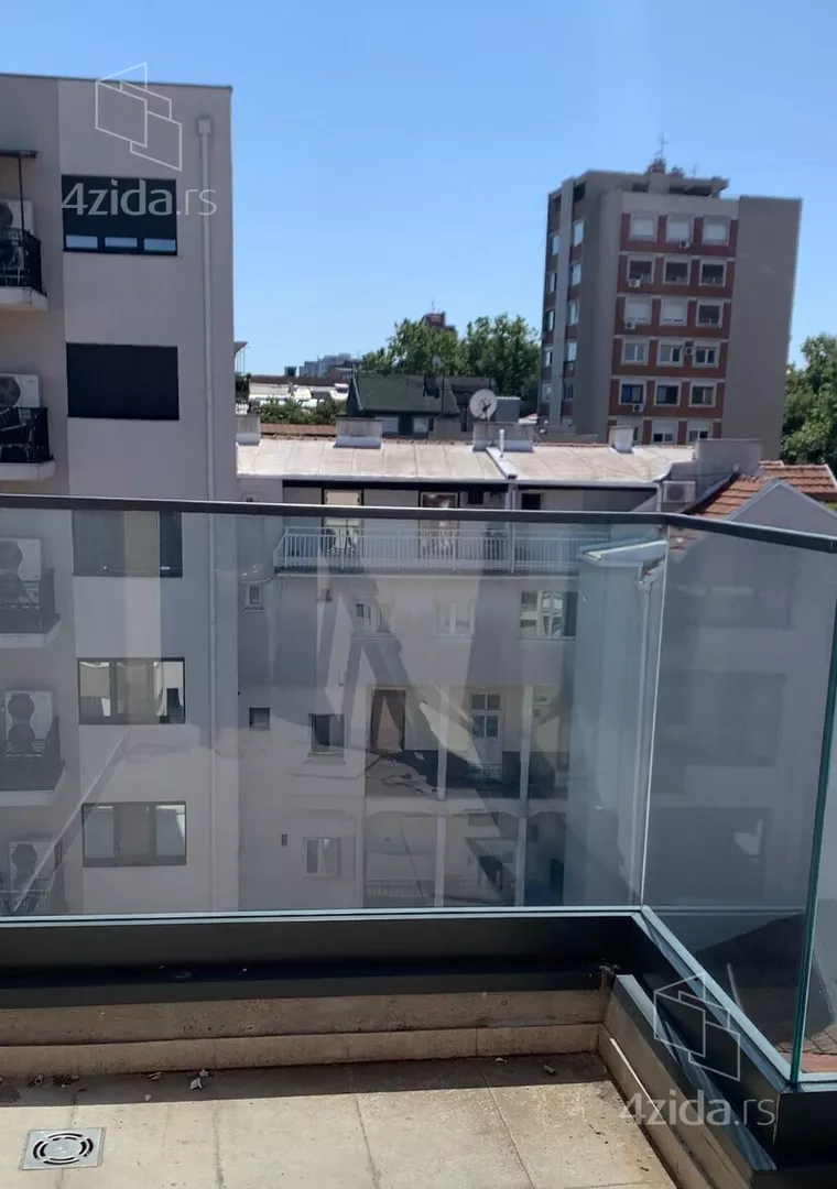 Četvoroiposoban stan | 4zida