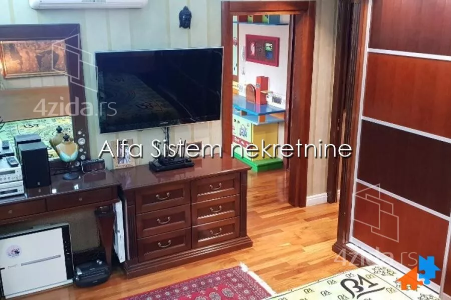 Petosoban stan | 4zida