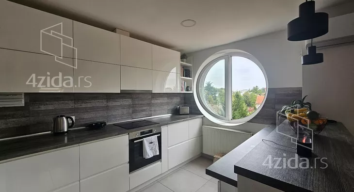 Četvoroiposoban stan | 4zida