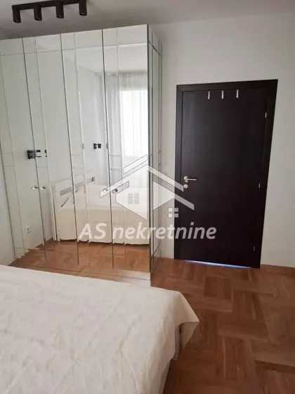 Crveni Krst Vračar | 4zida.rs