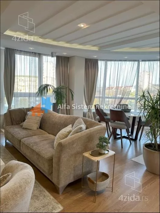 Četvoroiposoban stan | 4zida