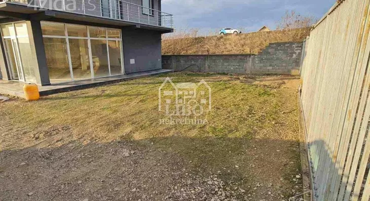 Poslovna zgrada | 4zida