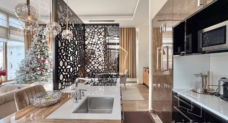 Šestoiposoban stan | 4zida