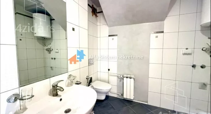 Šestosoban stan | 4zida