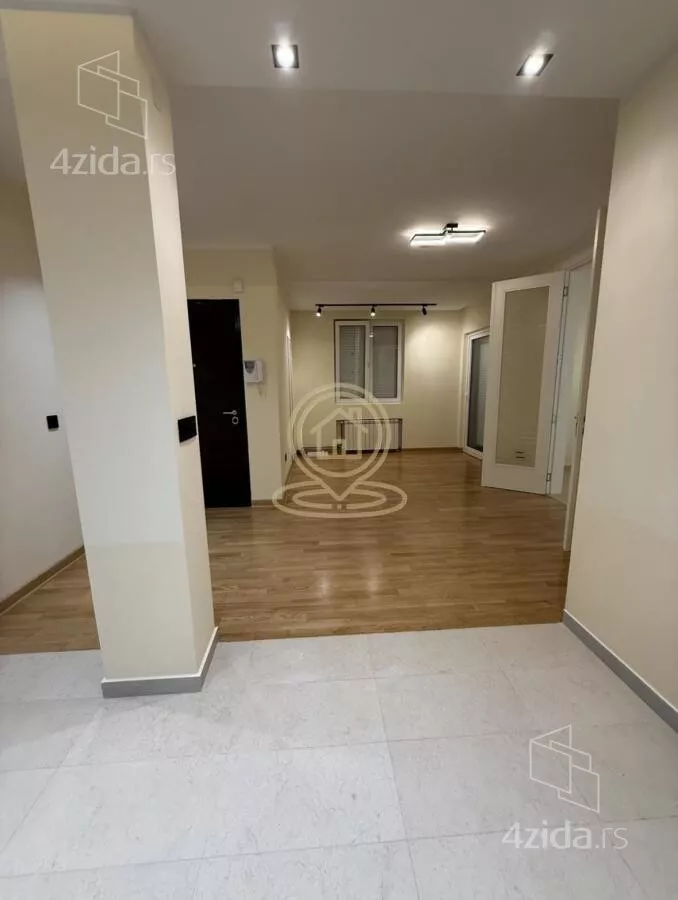 Četvoroiposoban stan | 4zida