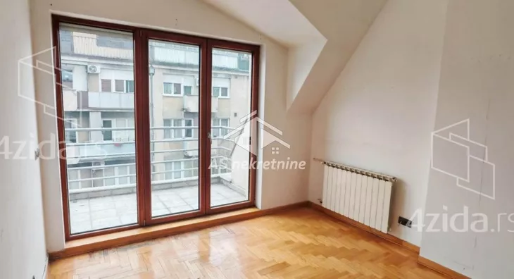 Šestosoban stan | 4zida