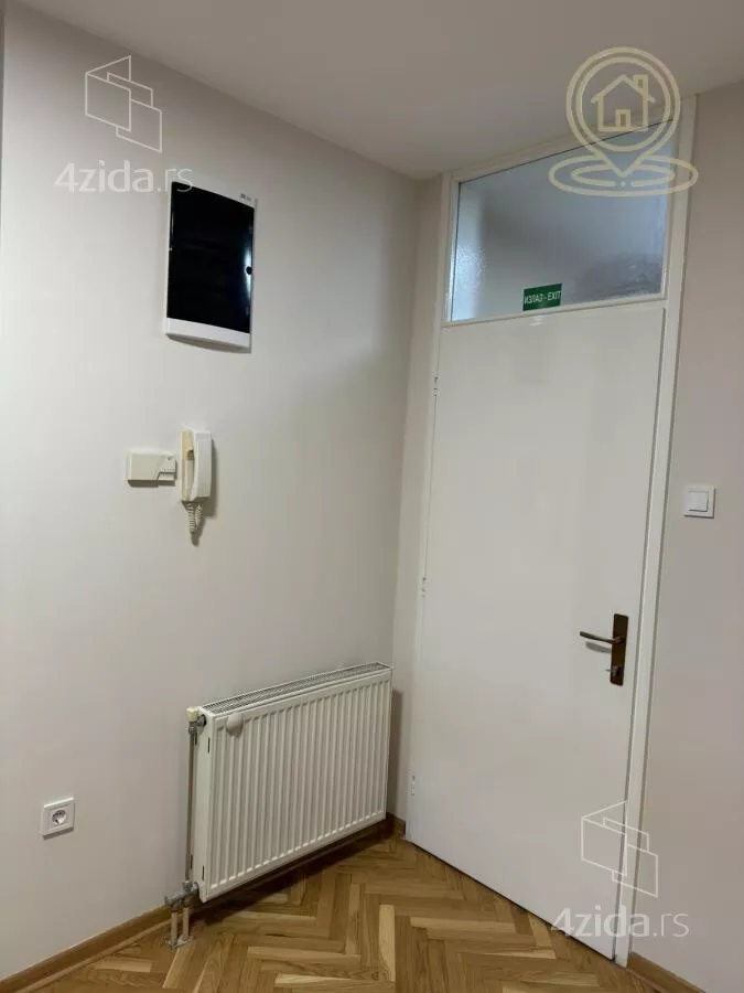 Četvoroiposoban stan | 4zida