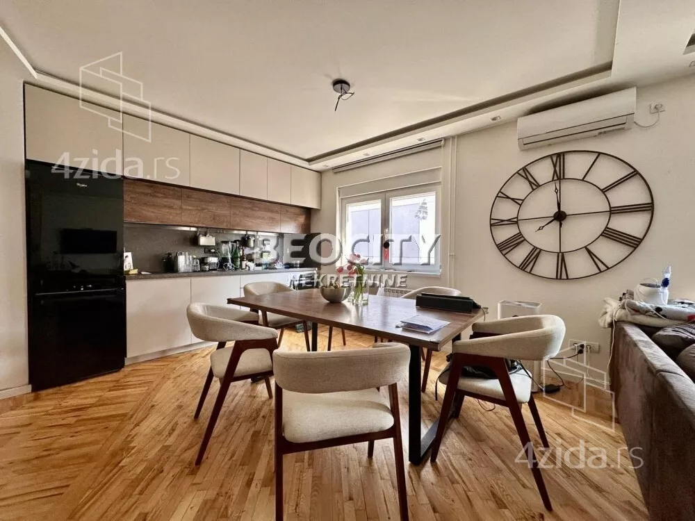 Sedmosoban stan | 4zida