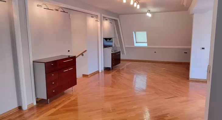 Šestoiposoban stan | 4zida