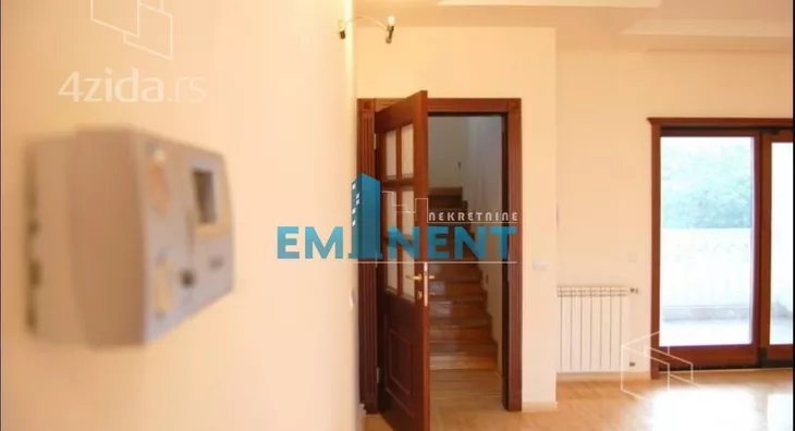 Sedmosoban stan | 4zida