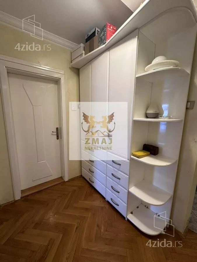 Petosoban stan | 4zida