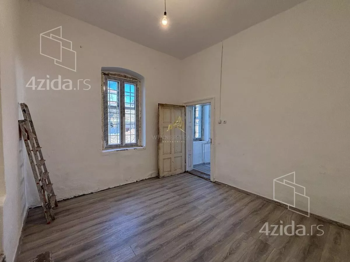Lokal | 4zida