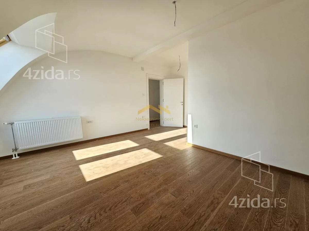 Šestosoban stan | 4zida