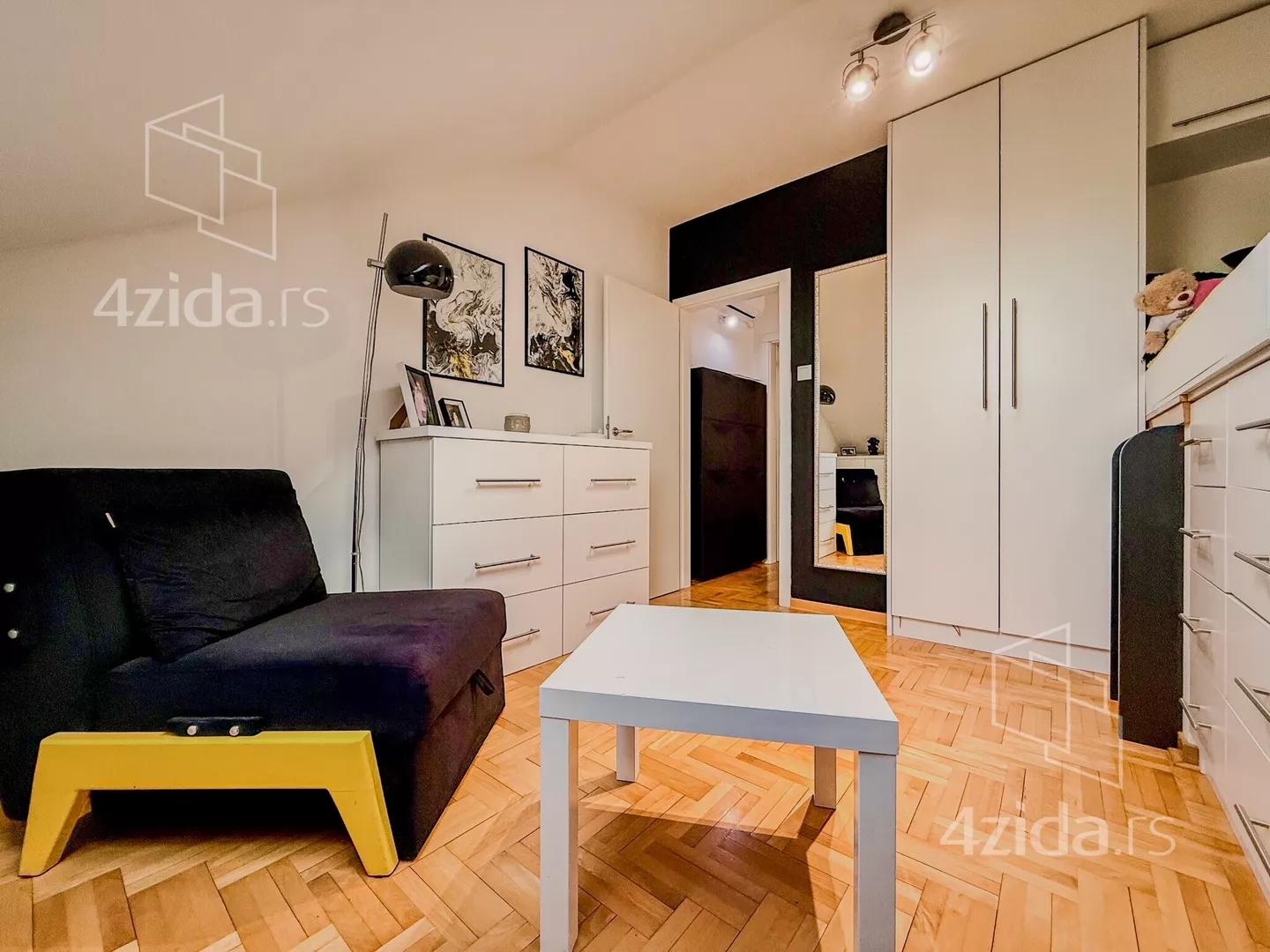 Dvoiposoban stan | 4zida