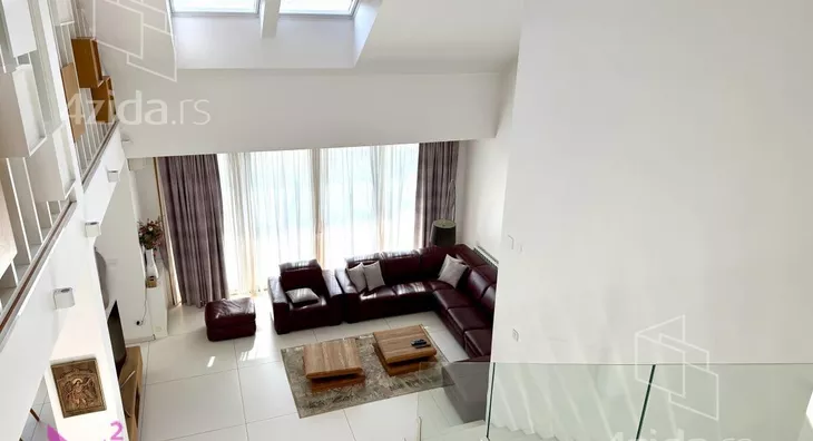 Sedmosoban stan | 4zida