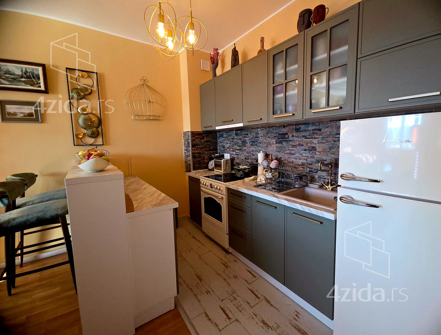 Trosoban stan | 4zida