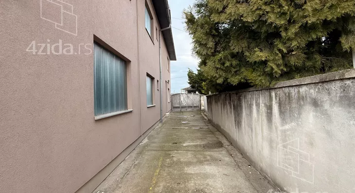 Poslovna zgrada | 4zida