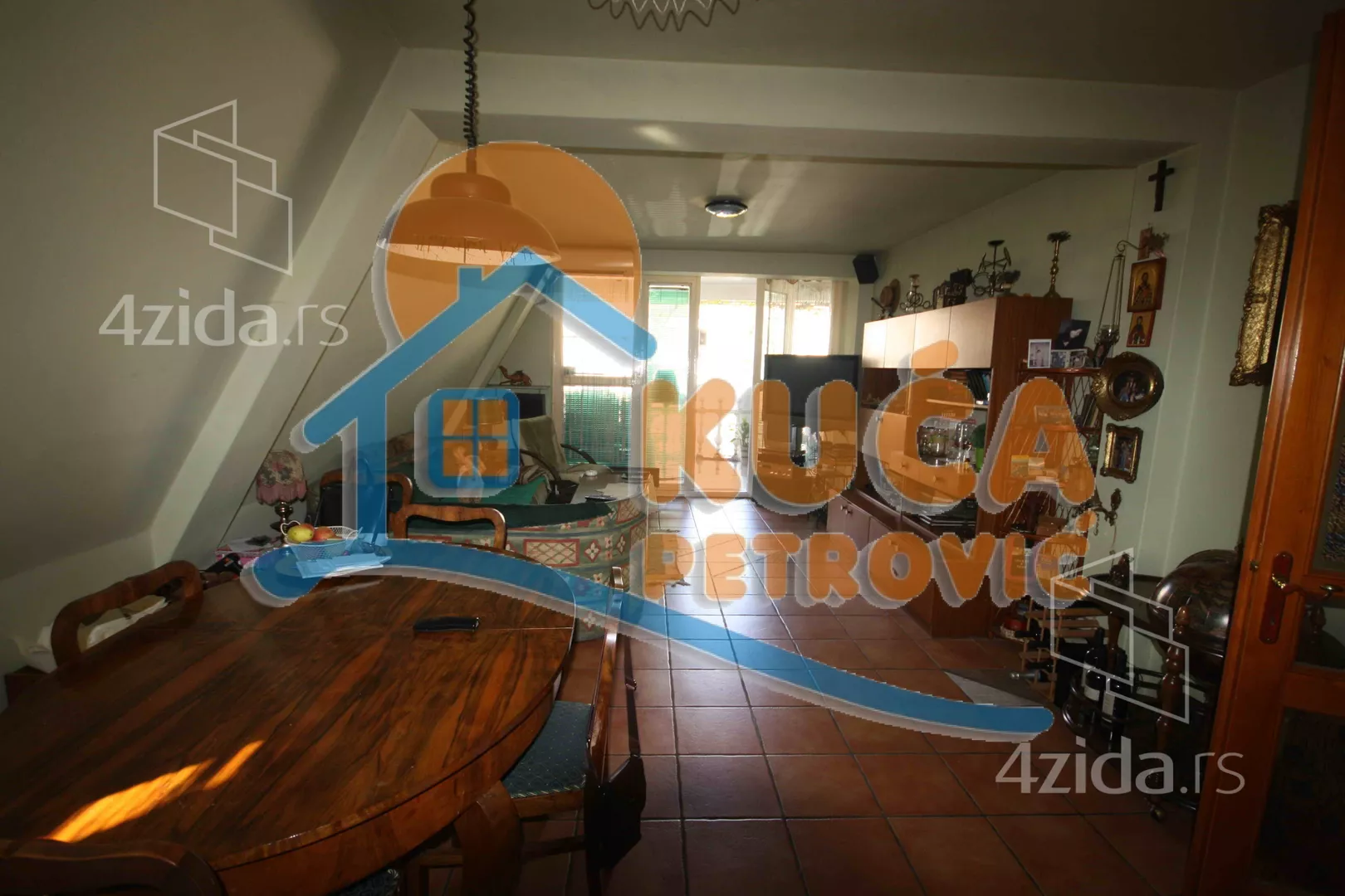 Lokal | 4zida