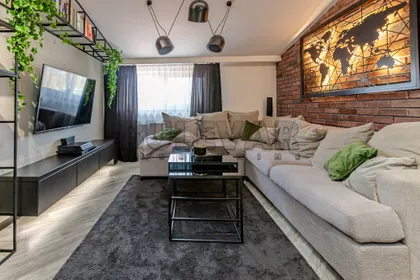 Ivana Milutinovića | 4zida.rs