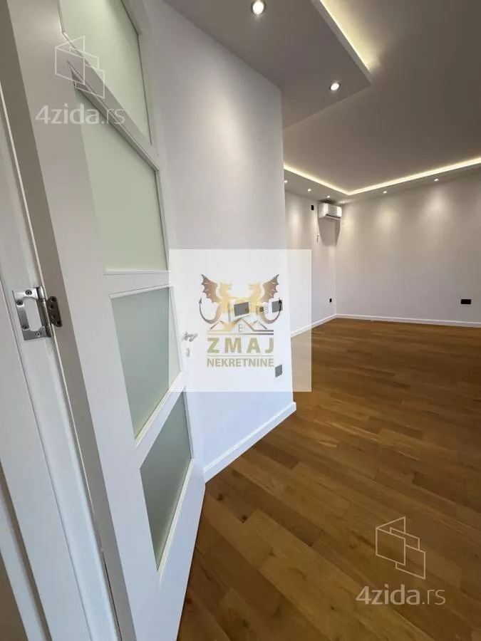 Šestosoban stan | 4zida