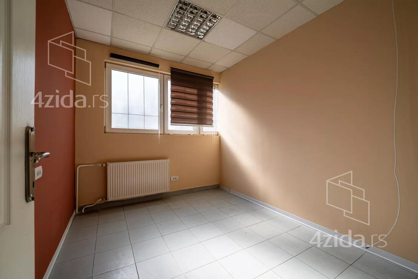 Poslovna zgrada | 4zida