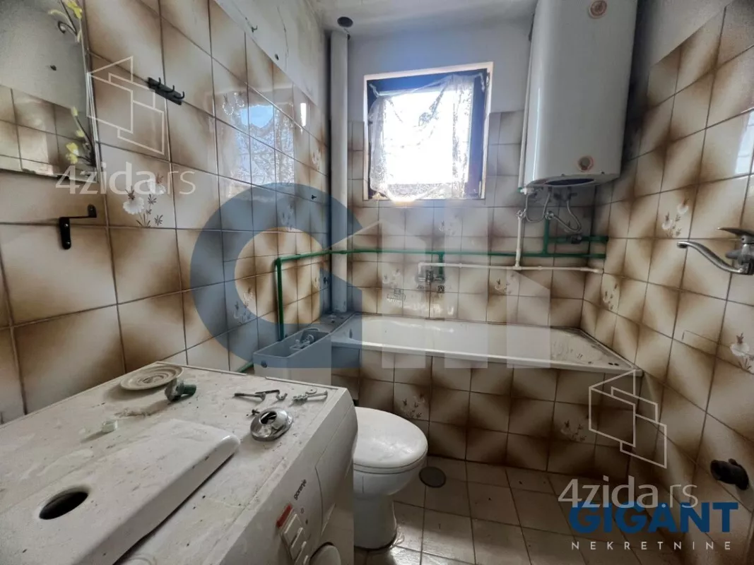 Šestosoban stan | 4zida