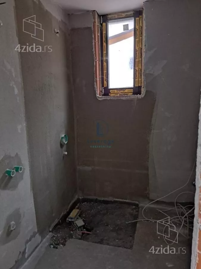 Četvoroiposoban stan | 4zida