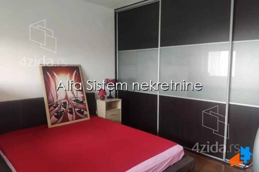 Petosoban stan | 4zida