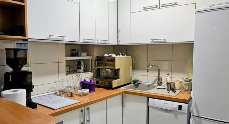 Poslovna zgrada | 4zida